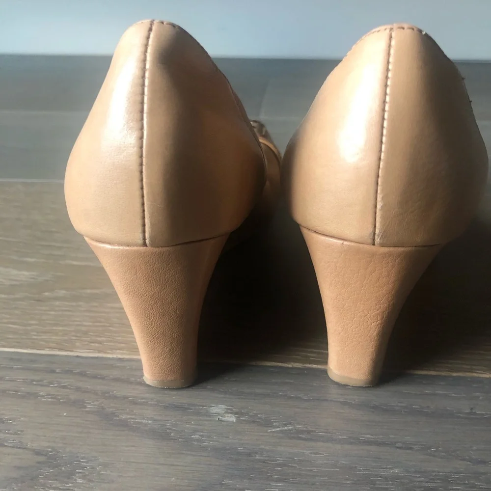 JC Collezione tan colored almond toe wedges heels size 6.5 buckle shoes